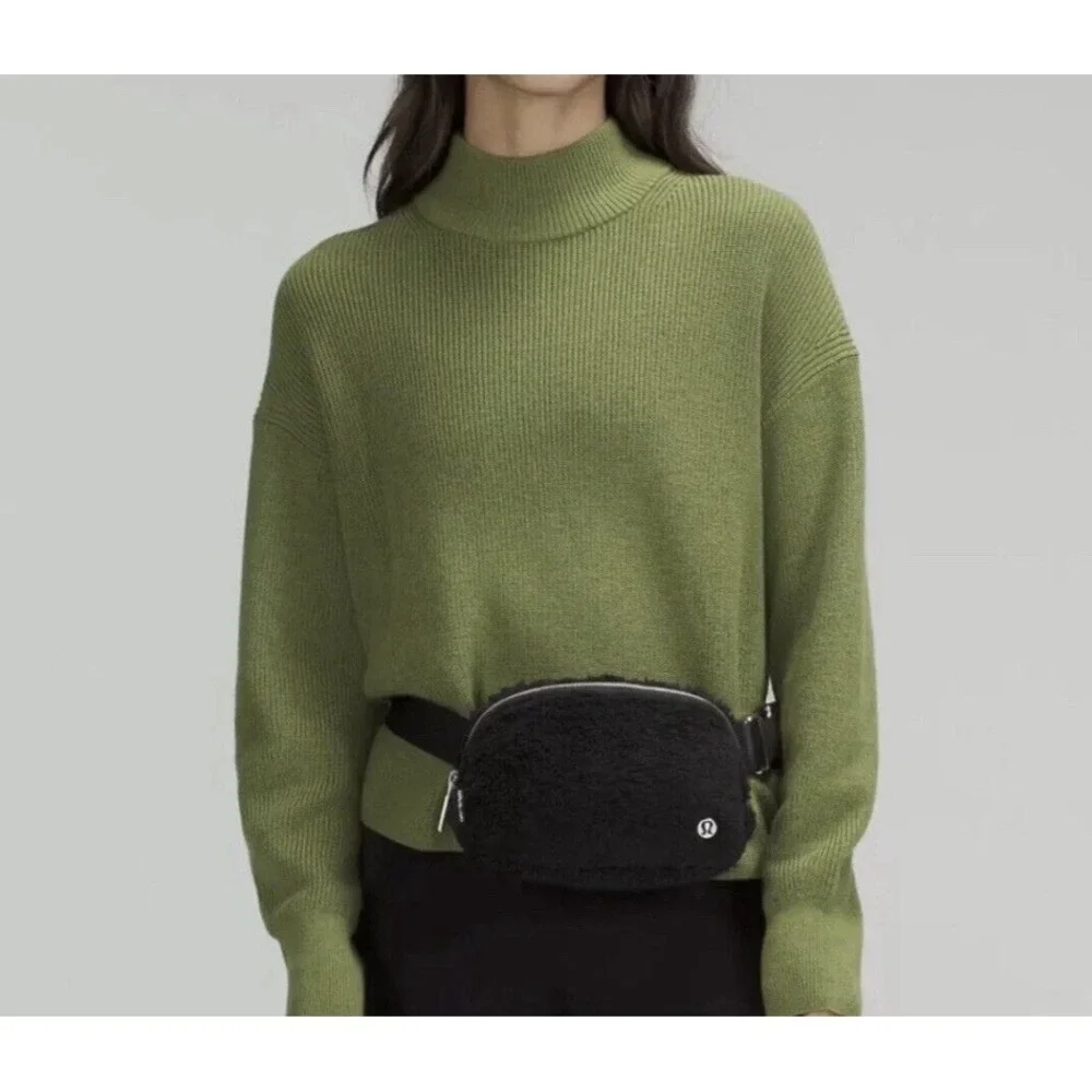Lululemon Everywhere Belt Bag Black Fuzzy Fleece Crossbody Utility Y2K Goth Emo